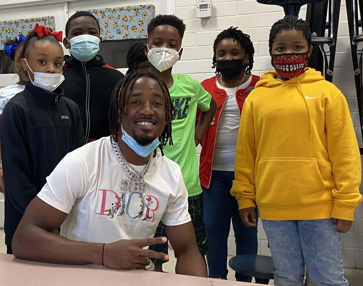 Chiefs Star JJ Sneed Gives Back to Minden Community at E.S. Richardson