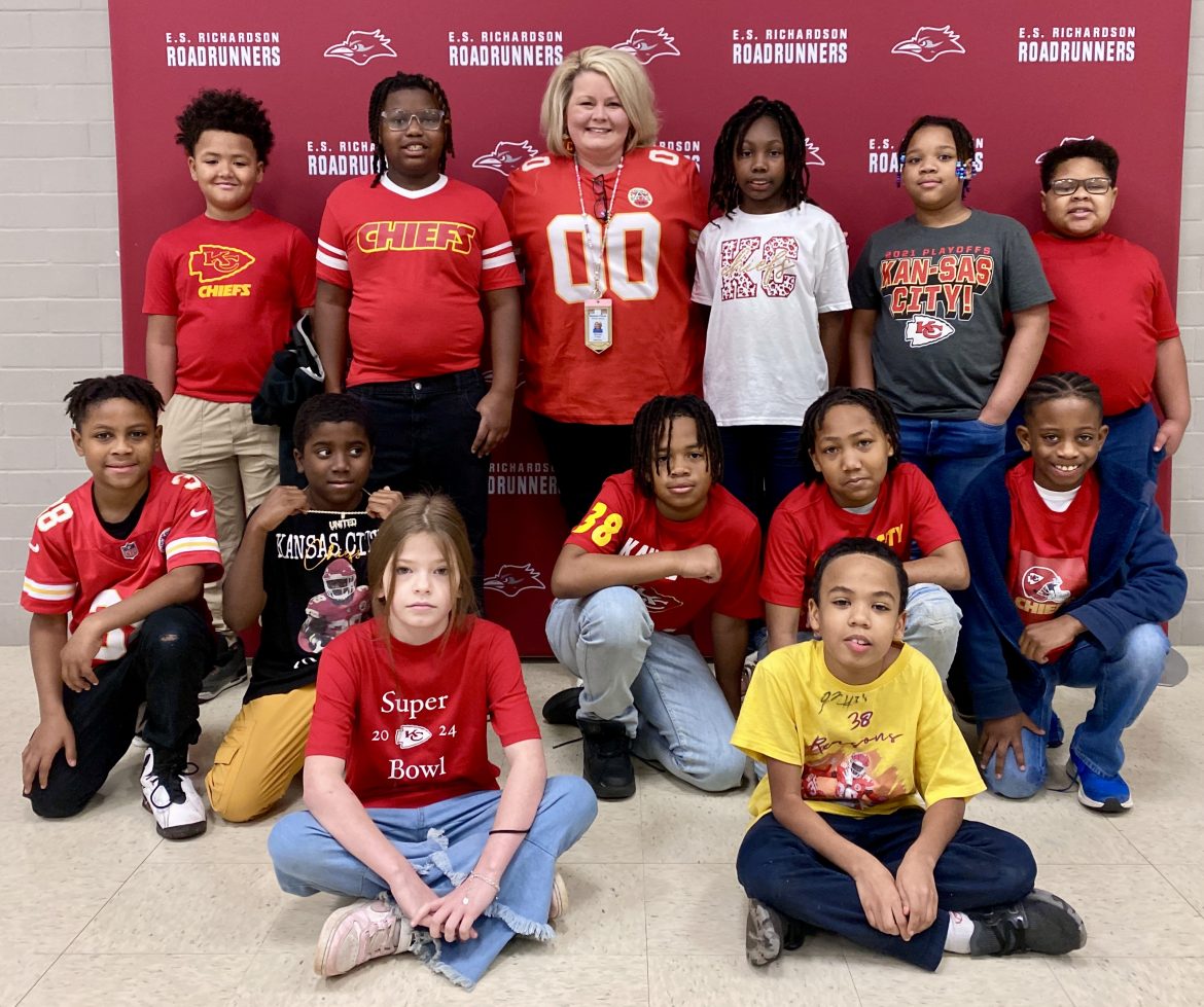 Students at Richardson Elementary School rally behind local NFL star